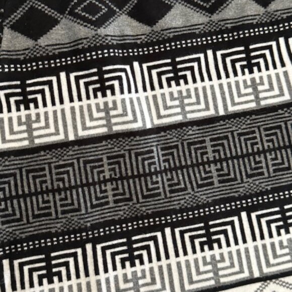 Tristan - Soft Stretchy Skirt/Medium - Picture 3 of 7